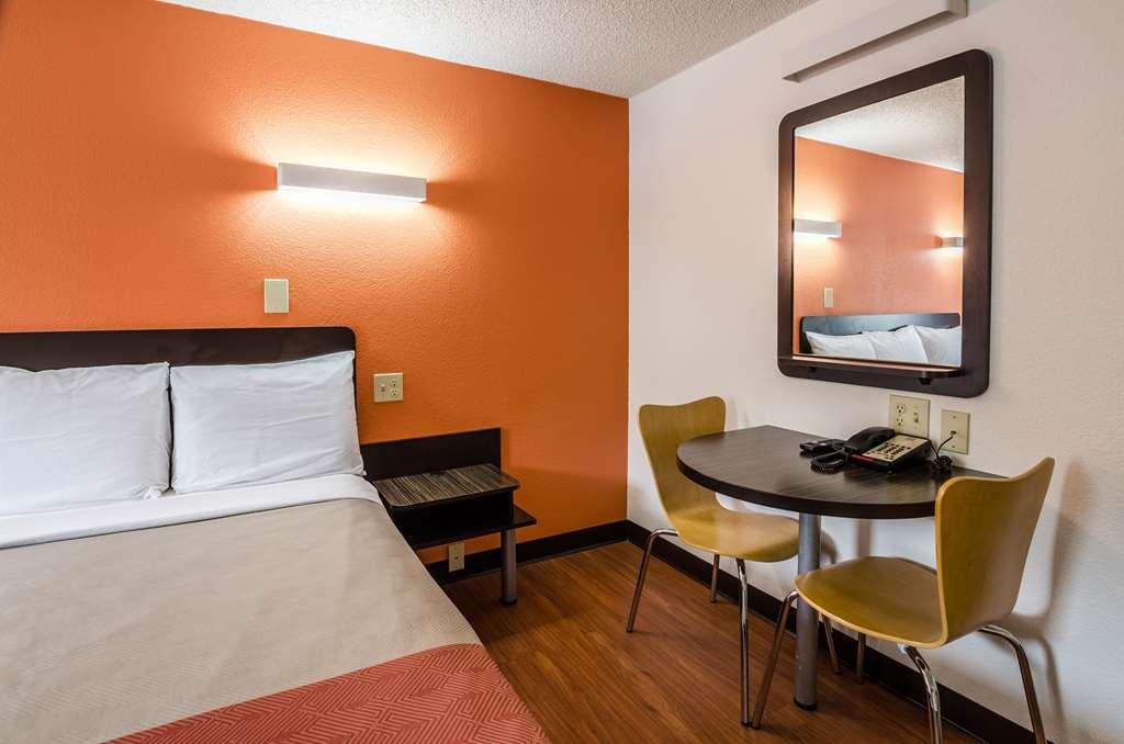 Motel 6 Troutville, Va Room photo