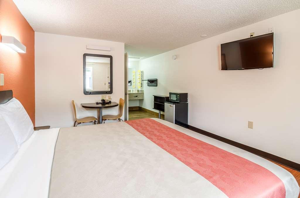 Motel 6 Troutville, Va Room photo